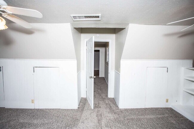 Building Photo - "Spacious 5-Bed Oasis with Granite Elegance & Hardwood Charm in Lubbock!"
