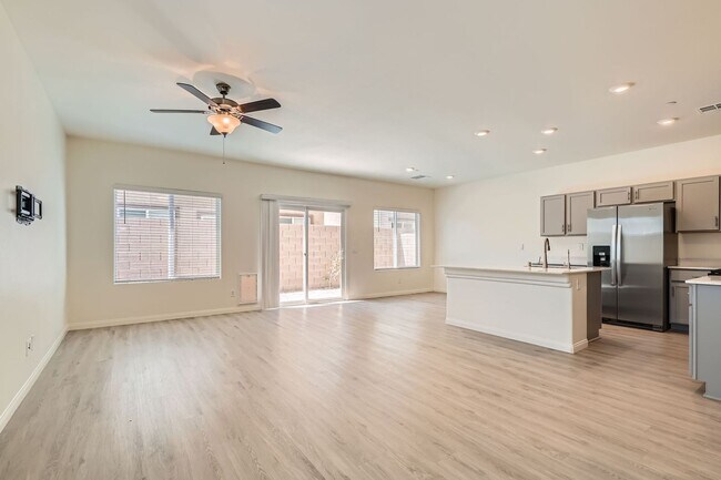 Building Photo - Spacious & Smart: Southern Highlands 4-Bed...