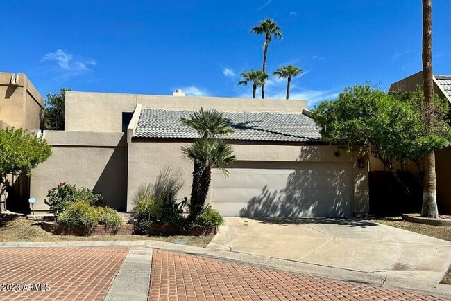 Primary Photo - 6325 N 30th Pl