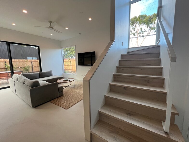 Building Photo - 112 Grandview St