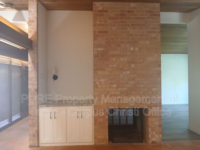 Building Photo - 730 Bradshaw Dr