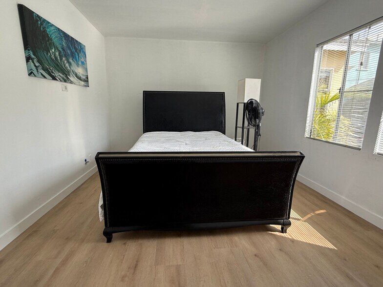 Building Photo - 3736 S Bentley Ave