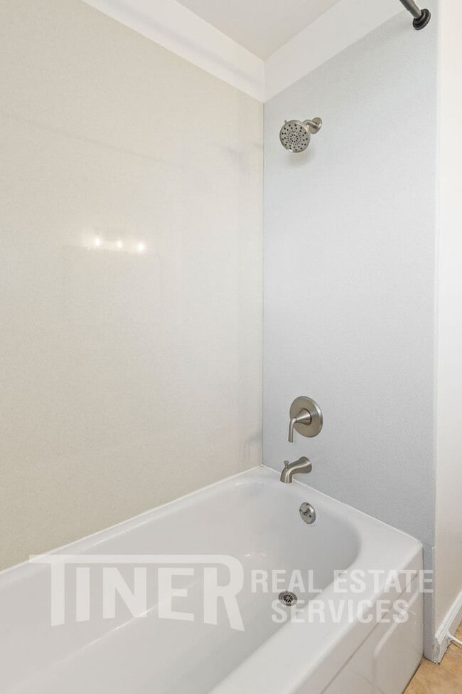 Building Photo - 1302 Silver Oak Wy