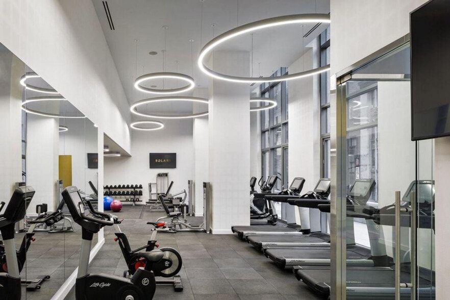 Building Photo - 42 W 33rd St