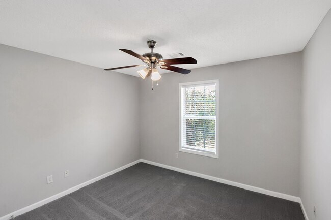 Building Photo - Exceptional 3BR / 2BA Ranch with Expansive Back Yard & Privacy Fence!