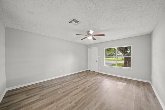 Building Photo - 1100 Gilbert Ave