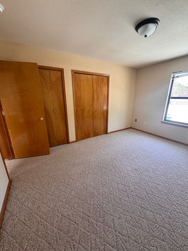 Building Photo - Gorgeous Home off Settlers Pass
