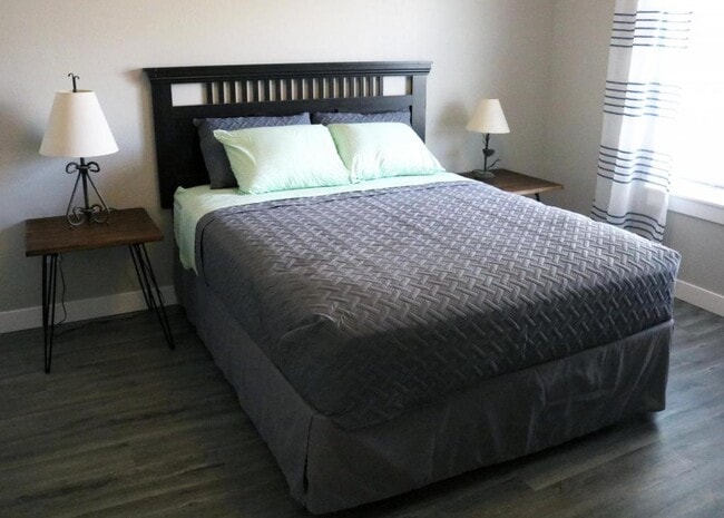 Building Photo - 480 Division St