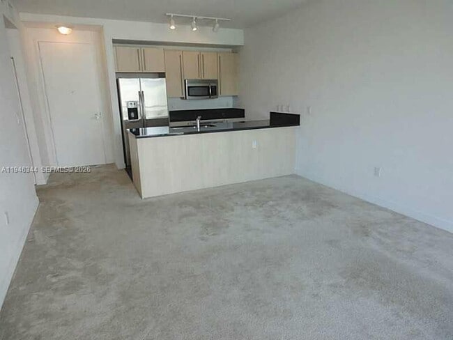 Building Photo - 1111 SW 1st Ave