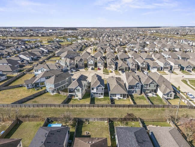 Building Photo - 7818 Starfish Arbor Dr