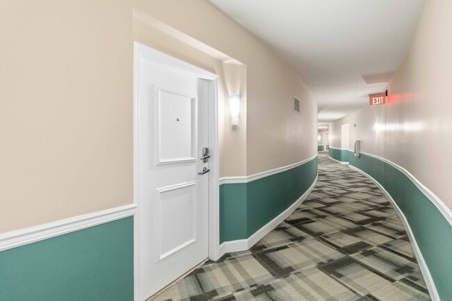 Building Photo - Beautiful Newly Renovated 2/2 Condo at The Waverly on Lake Eola in Downtown Orlando