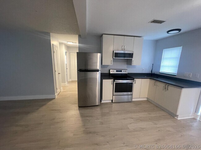 Building Photo - 780 NE 46th Ct