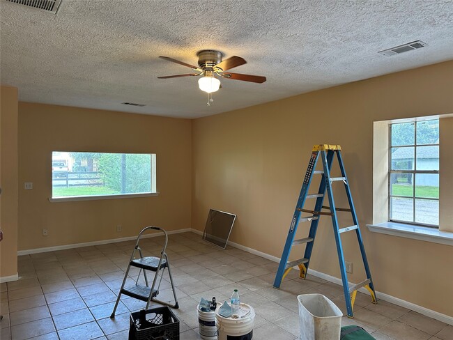 Building Photo - 9334 Lomax St