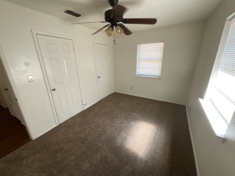 Building Photo - 4715 Catalina Dr