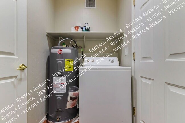 Building Photo - 1013 E Halcyon Rd