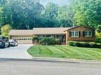 Building Photo - 5-bedroom 4 bath tri level home