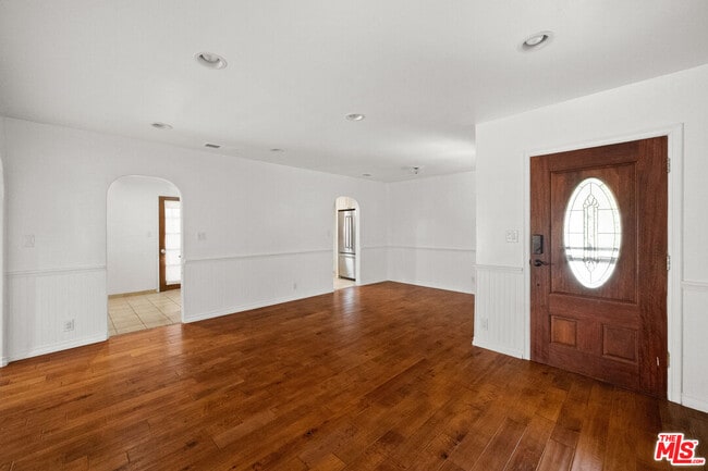 Building Photo - 5227 Etheldo Ave