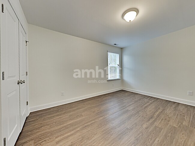 Building Photo - 3076 Day Flower Dr