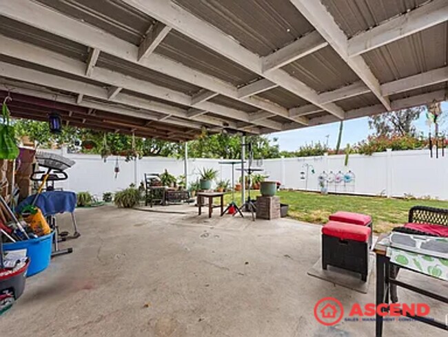 Building Photo - Pet-Friendly 3 Bed, 2 Bath Near Bakersfiel...
