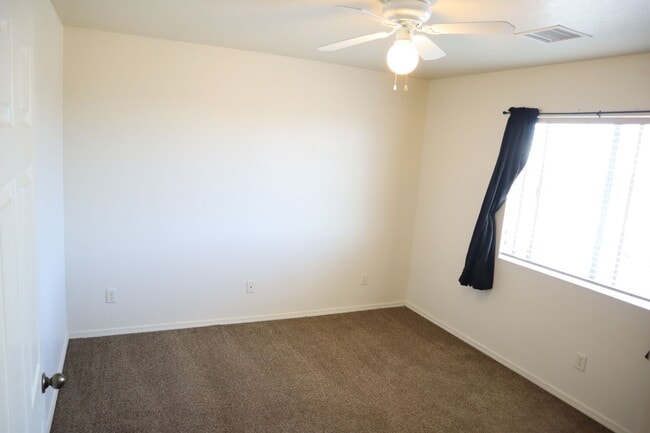 Building Photo - Great home great price