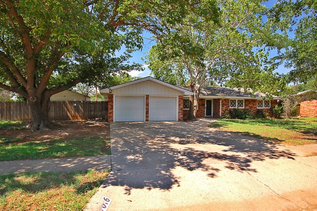 Building Photo - Completely Updated 3/2/2 House Convenient to Texas Tech