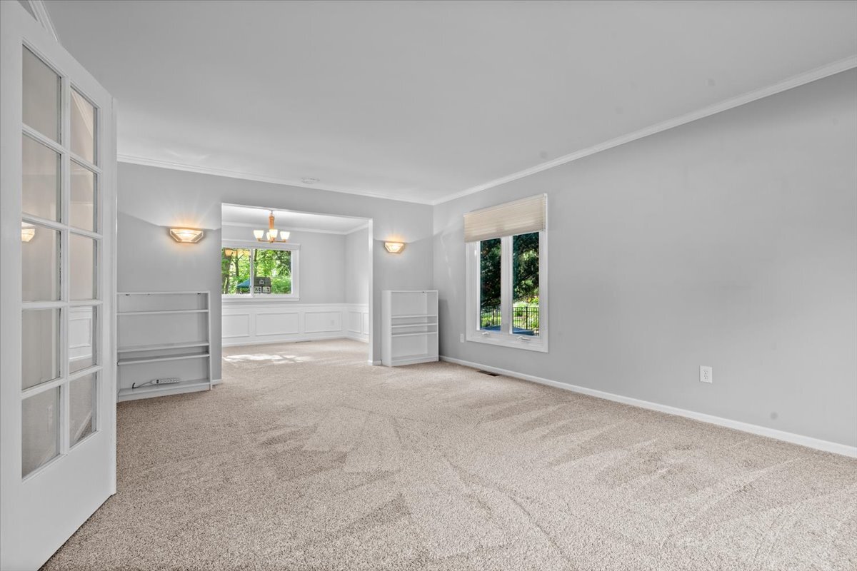 Building Photo - 5476 Van Ness Dr