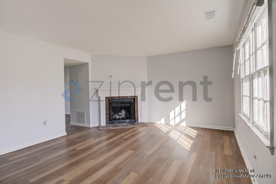 Building Photo - Unit A