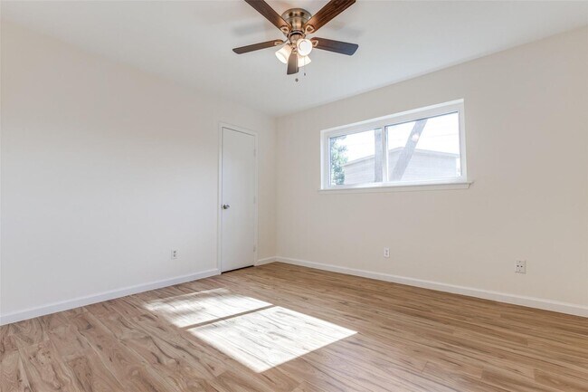 Building Photo - Spring Branch Stunner – Light, Bright & Ju...