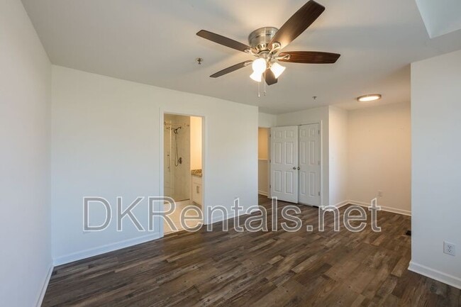 Building Photo - 215 Morris Ln