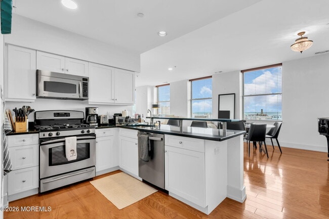 Building Photo - 501 Grand Ave