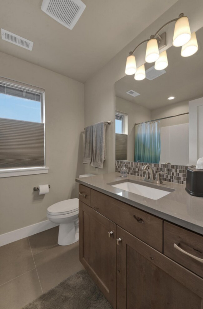 Building Photo - Beautiful 3 Bed/2.5 Bath Home in NW Bend - Via Cambria
