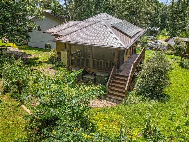 Building Photo - 10 Wellspring Ln