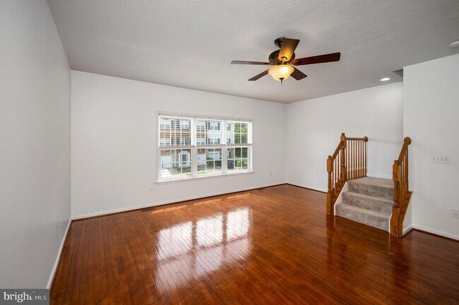 Building Photo - 104 Stingray Ct