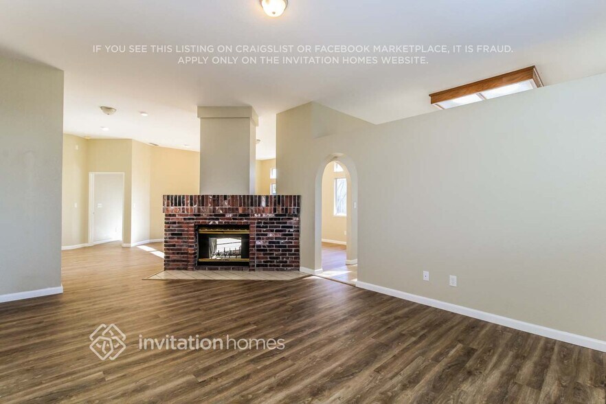 Building Photo - 702 Canyon Creek Way