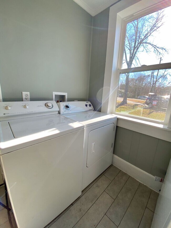 Building Photo - 3 bed/ 2 bath house in Seneca