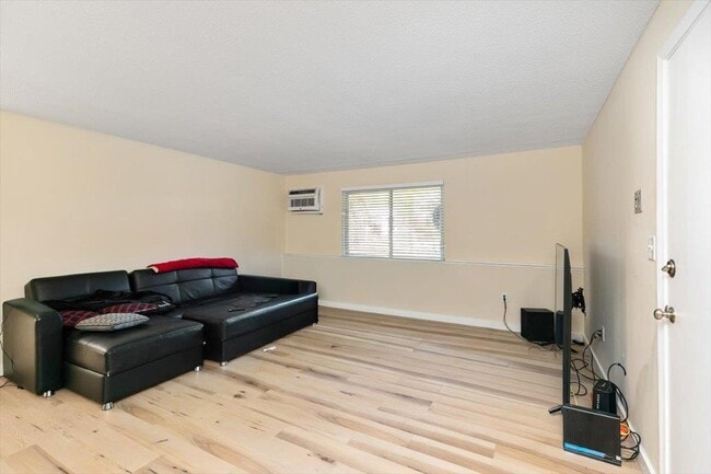 Building Photo - 440 North Ave