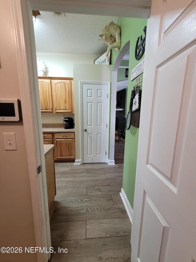 Building Photo - 906 County Rd 217