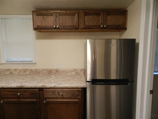 Building Photo - 3015 Thomas Dr