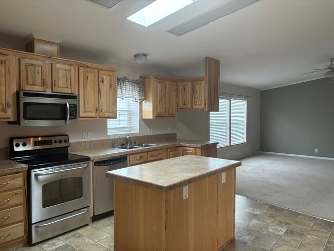 Building Photo - 1900 Plumcreek Ct