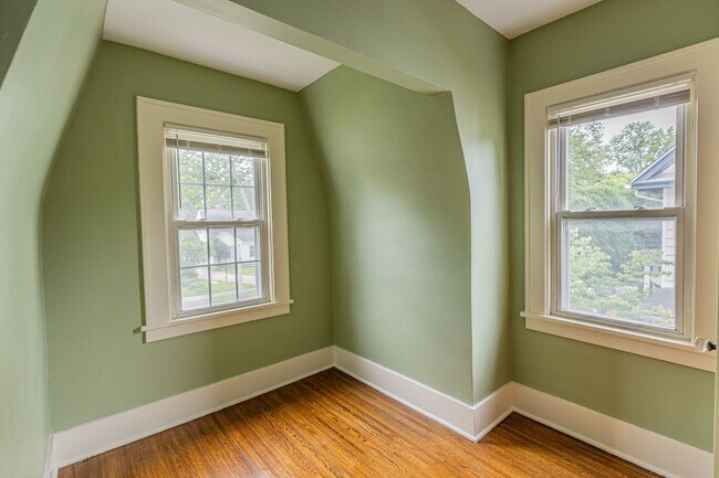 Building Photo - 54 Seminole Way