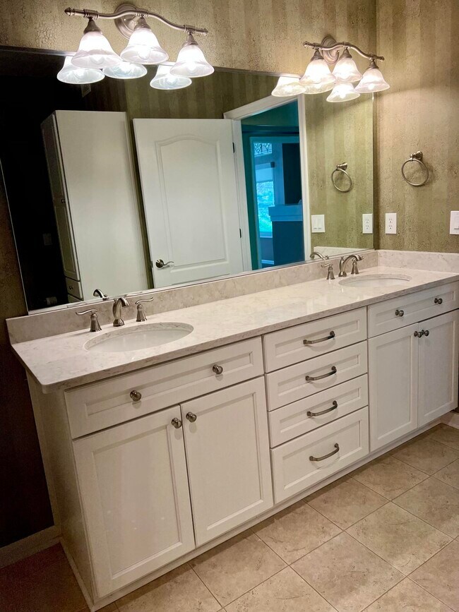 Building Photo - 2271 Edenderry Dr