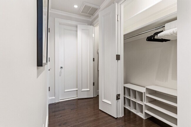 Building Photo - 275 Marlborough St