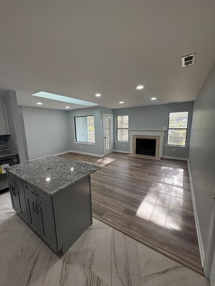 Building Photo - 1304 Diamond Dr