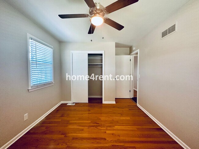 Building Photo - Cozy Ranch Home in Shawnee w/ Plenty of Natural Light, Wood Floors Throughout and an Updated Kitc...