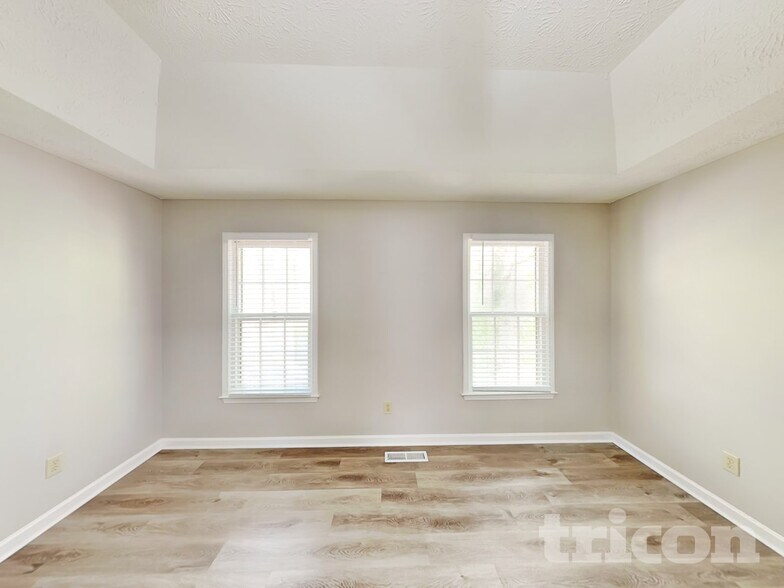 Building Photo - 555 N Oakland Cir