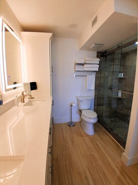 Building Photo - 19 Whispering Sands Dr