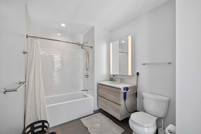 Building Photo - 135 Seaport Blvd