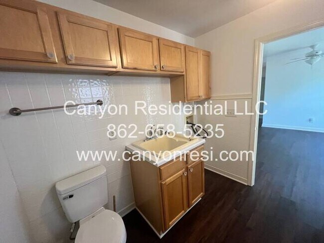 Building Photo - 1393 Lighthouse Ln