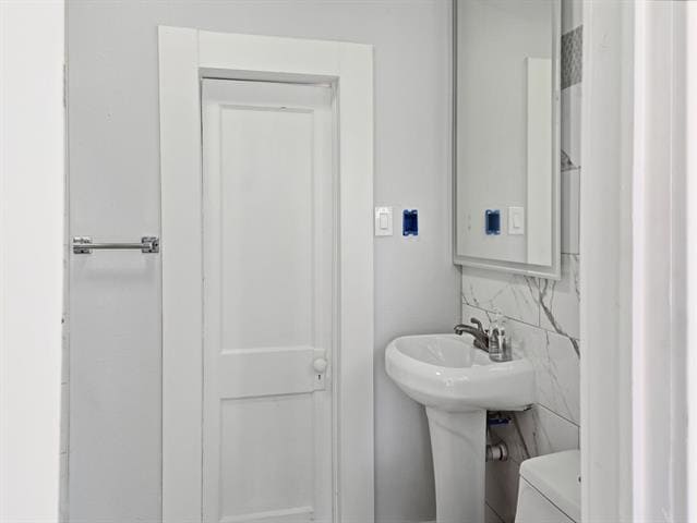 Building Photo - 823 S Beacon St