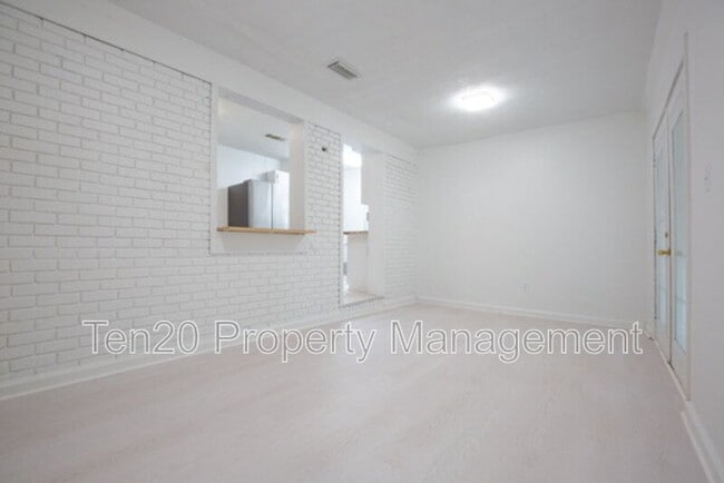 Building Photo - 5131 Trussell Ave